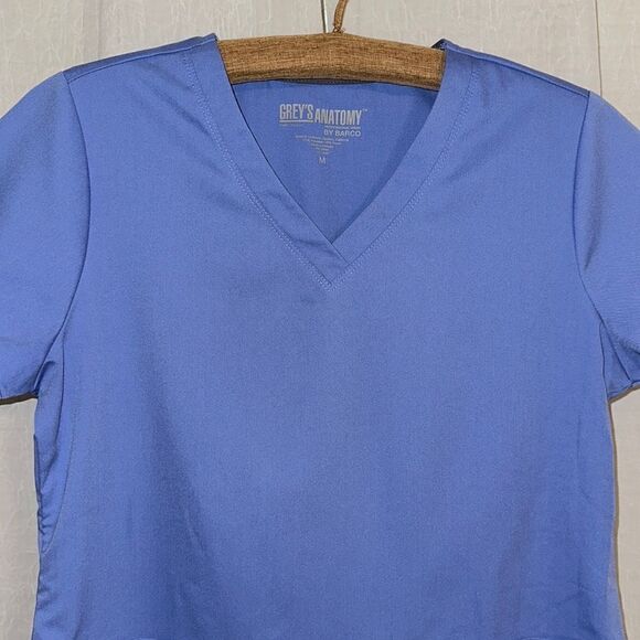 Grey’s Anatomy M V Neck Scrub Top in Ceil Blue - Picture 3 of 11
